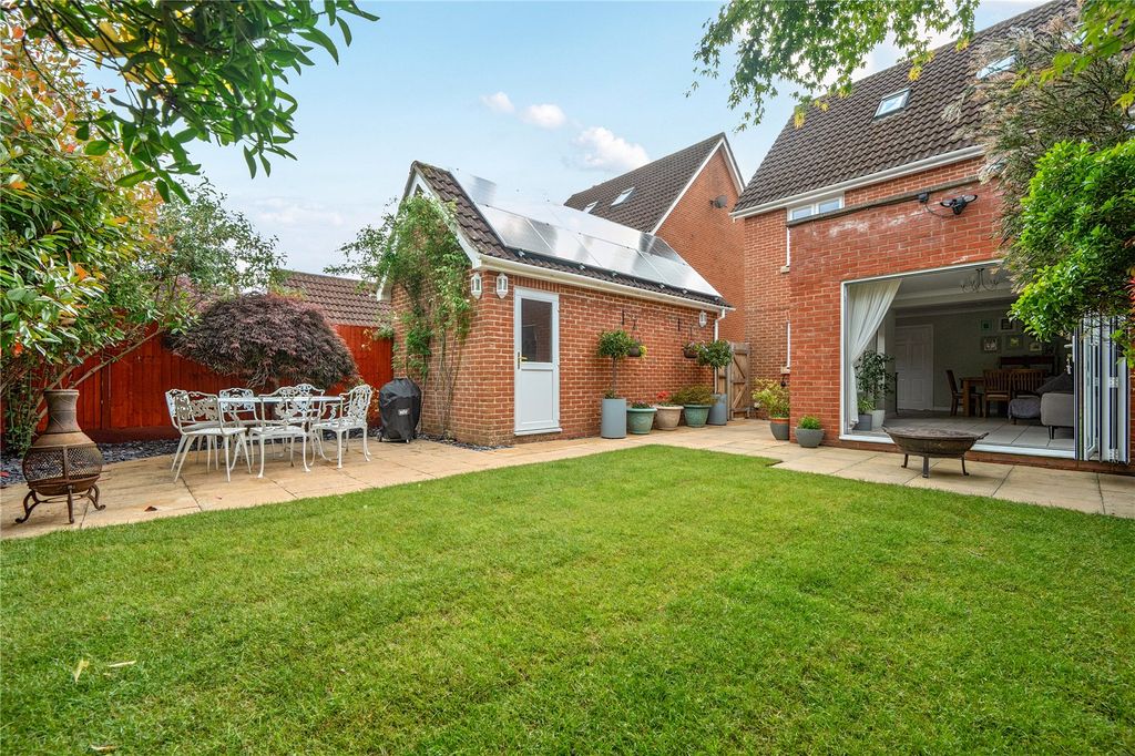 Property photo 2 of 18 Garden