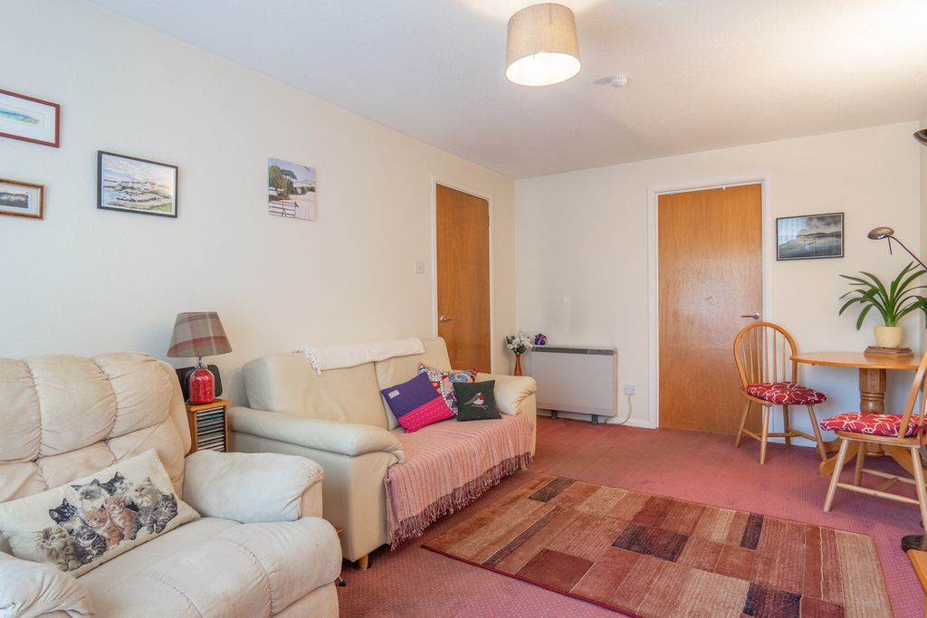 Property photo 2 of 25