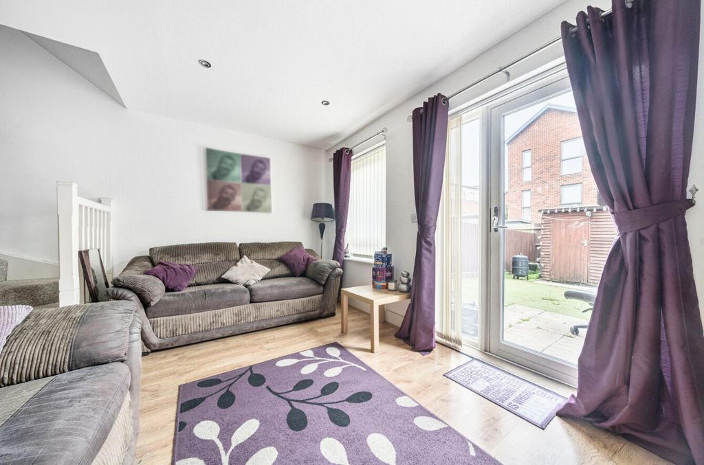 Property photo 3 of 11 1315553-11-68650F...