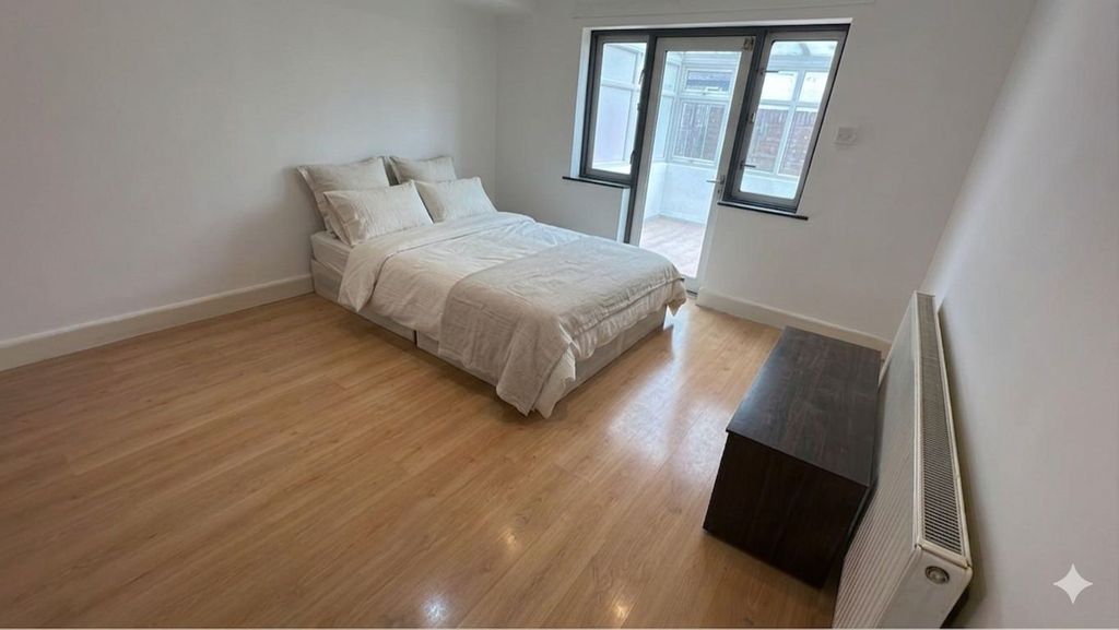 Property photo 1 of 4