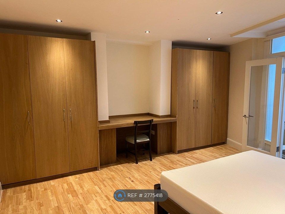 Property photo 1 of 16 Bedroom 1