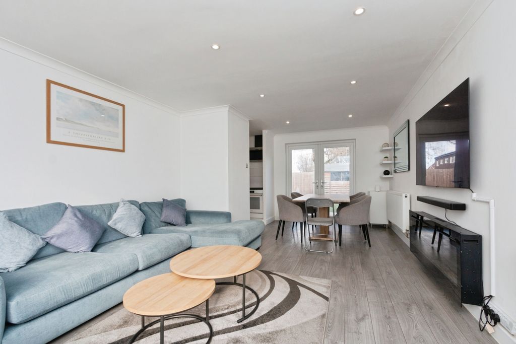 Property photo 3 of 21