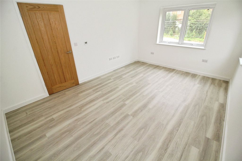 Property photo 2 of 33 Living Room