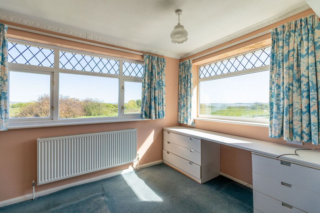 Property photo 3 of 32