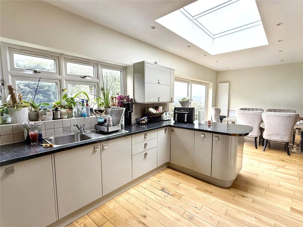 Property photo 3 of 19 Picture No. 15