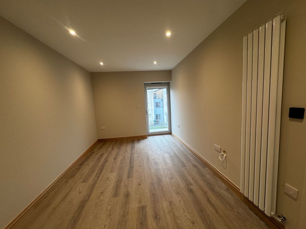 Property photo 3 of 7 Living Room