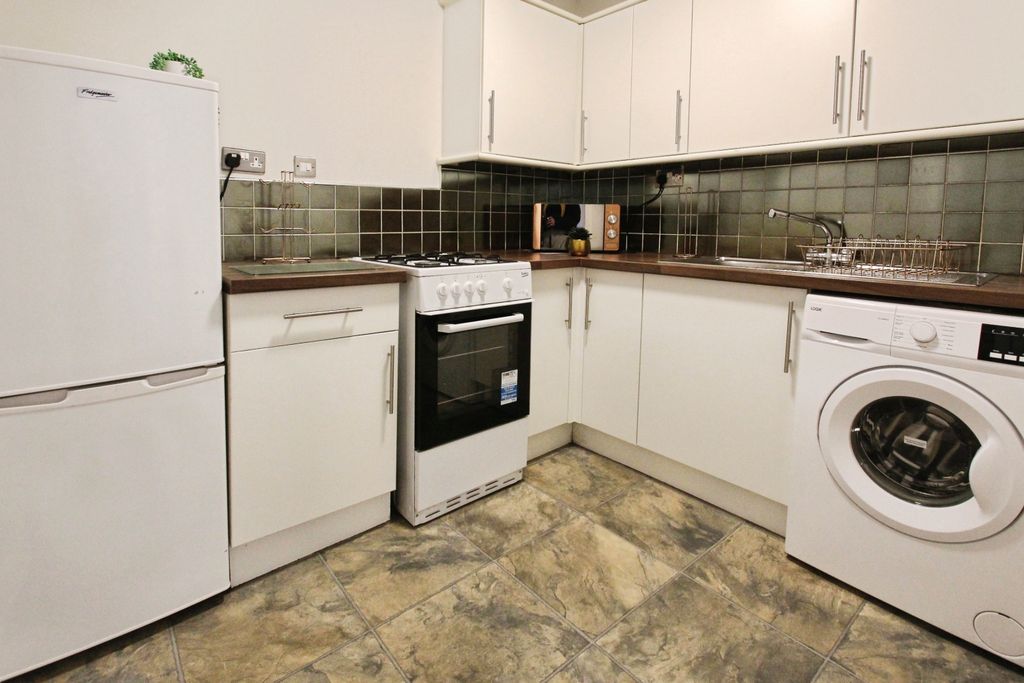 Property photo 2 of 8 Kitchen