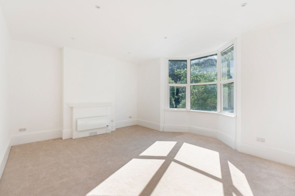 Property photo 3 of 15 4165726
