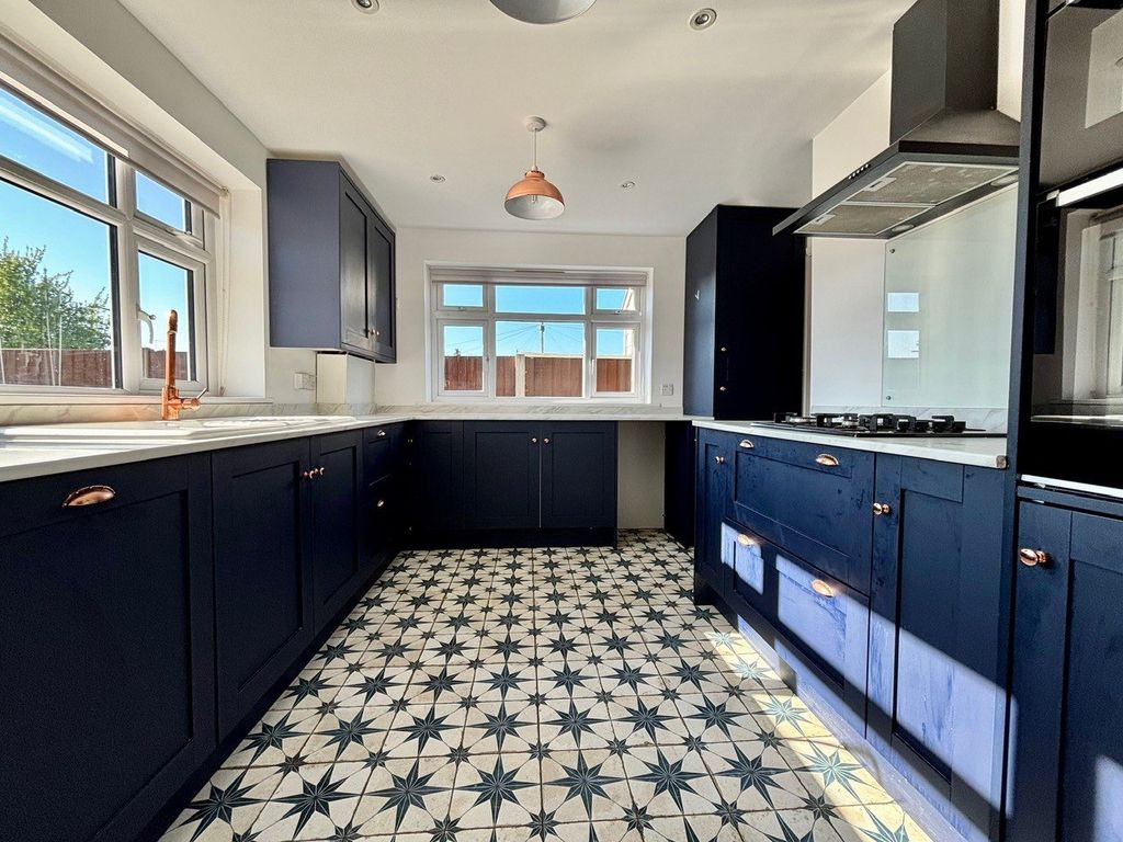 Property photo 2 of 12 Gallery