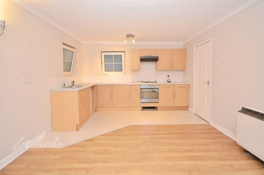 Property photo 2 of 5 Knights Court Kit...