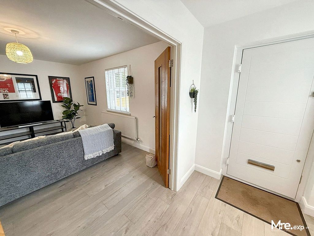 Property photo 3 of 37