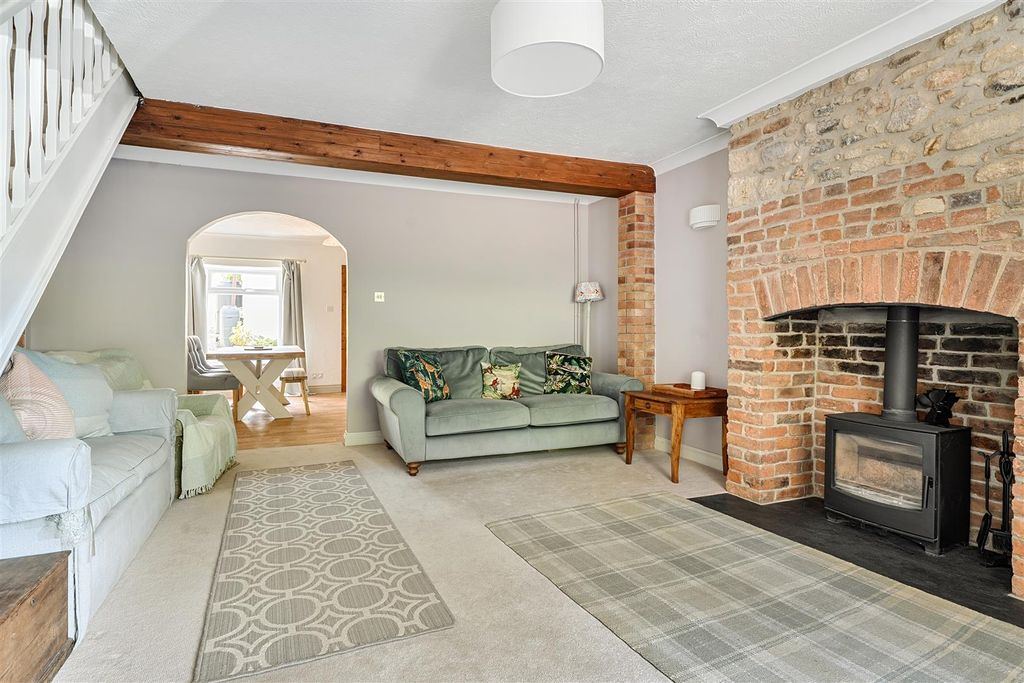 Property photo 2 of 16 Sitting Room