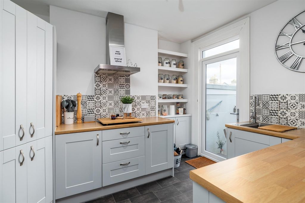 Property photo 3 of 22 Kitchen