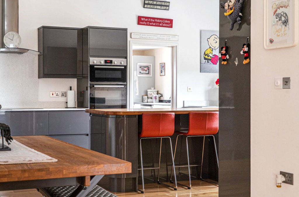 Property photo 2 of 18 Kitchen