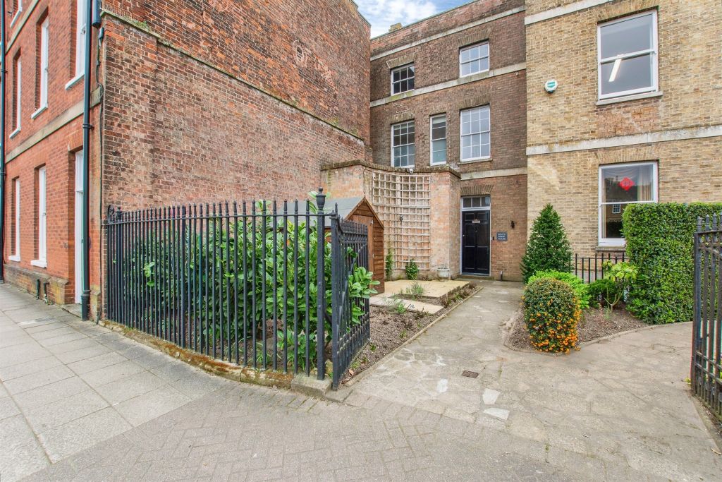 Property photo 1 of 21
