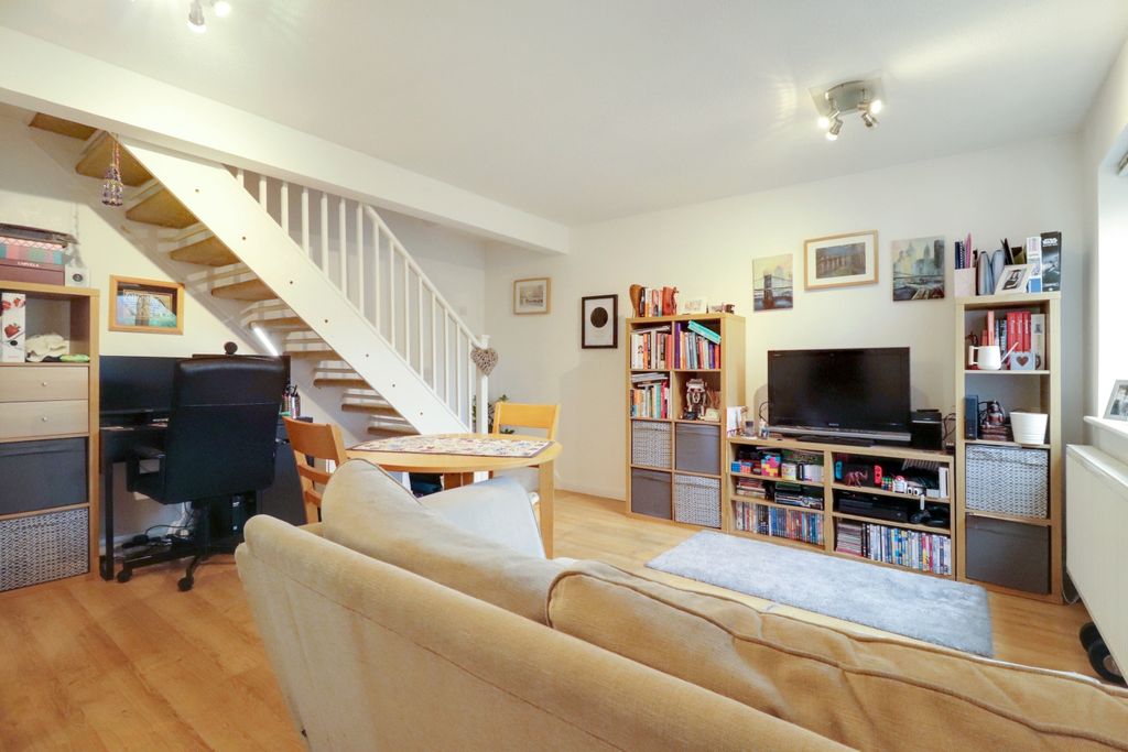 Property photo 2 of 6 Living-Room 2