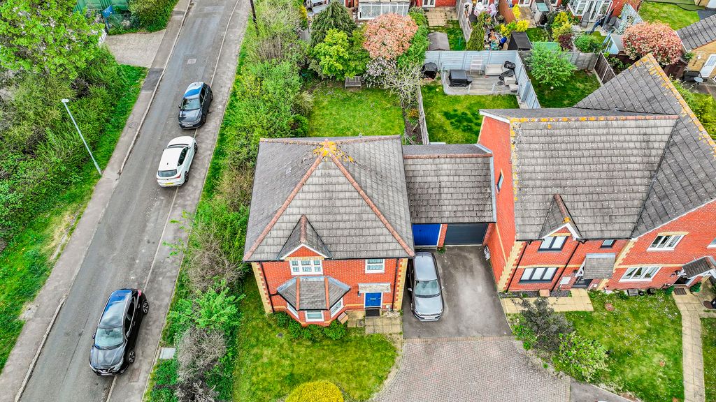 Property photo 2 of 33