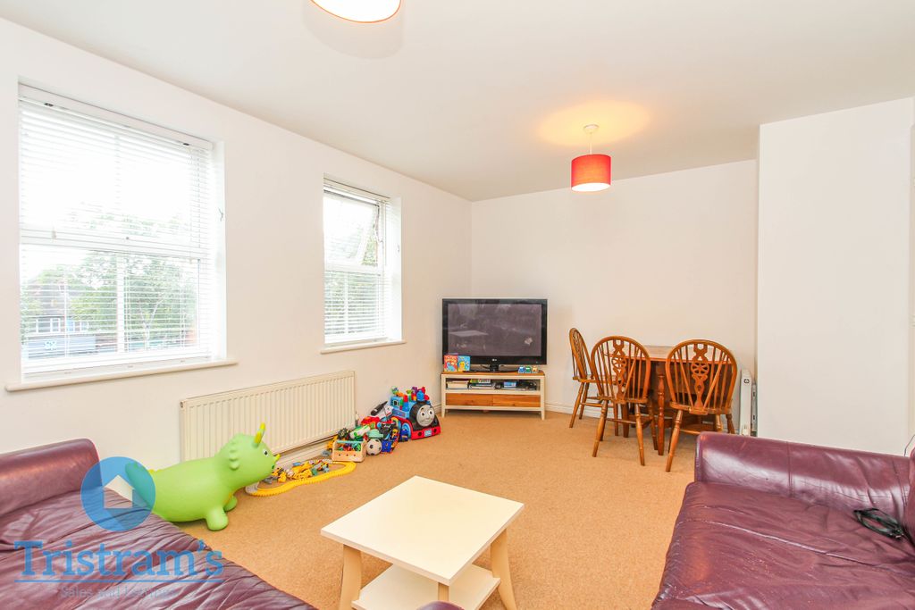 Property photo 3 of 12