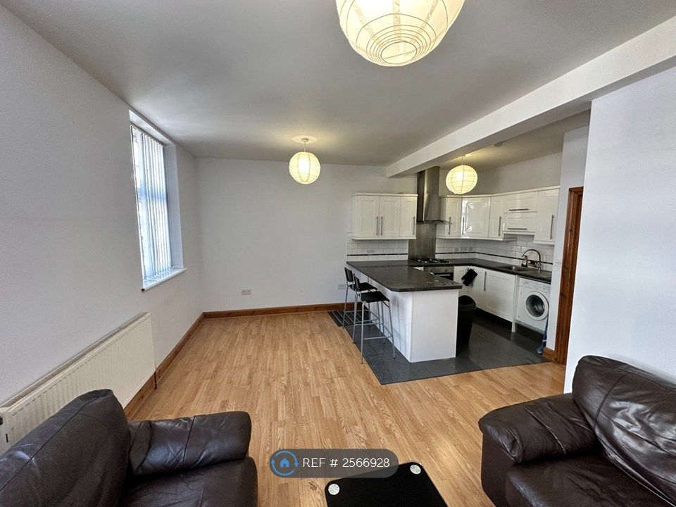 Property photo 2 of 7 Open Lounge / Kitchen 2