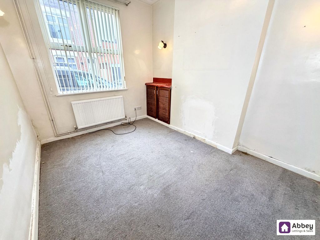 Property photo 2 of 13 Lounge