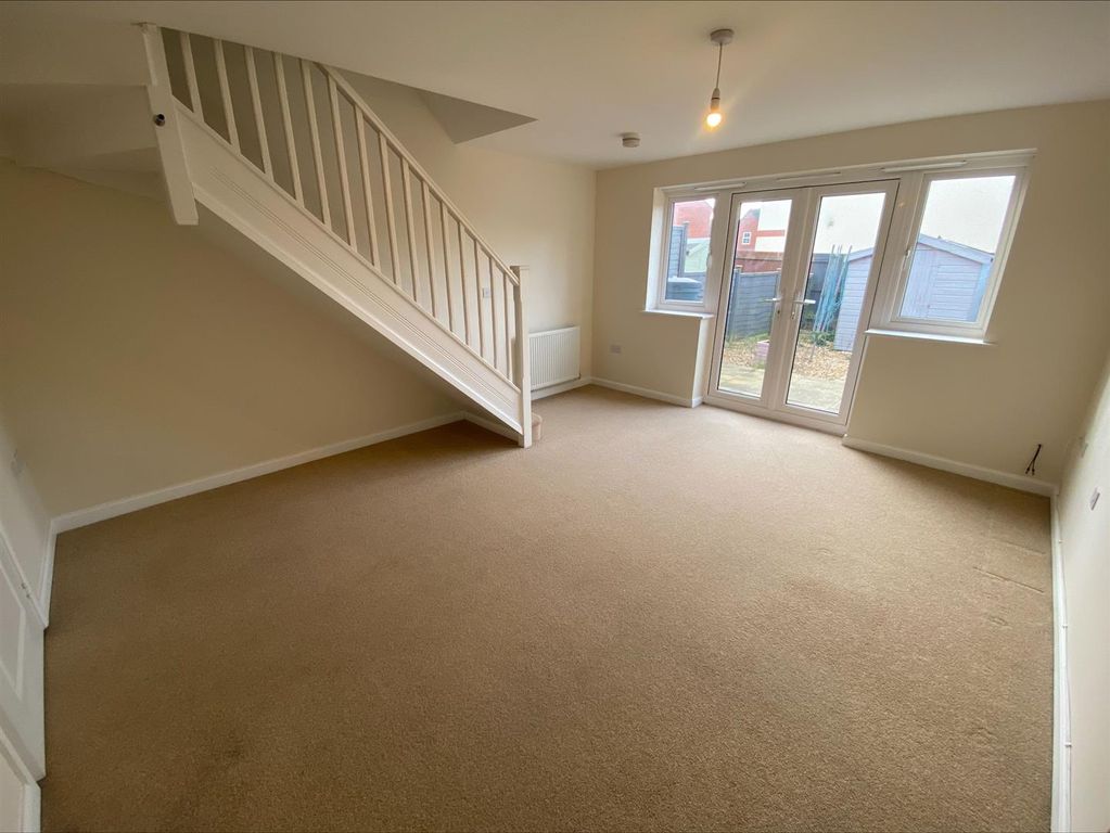 Property photo 3 of 14 Lounge 2