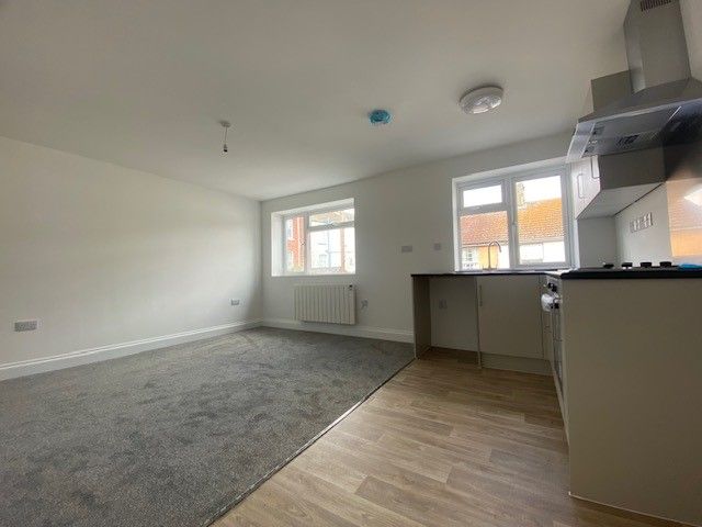 Property photo 3 of 6 Kitchen Lounge