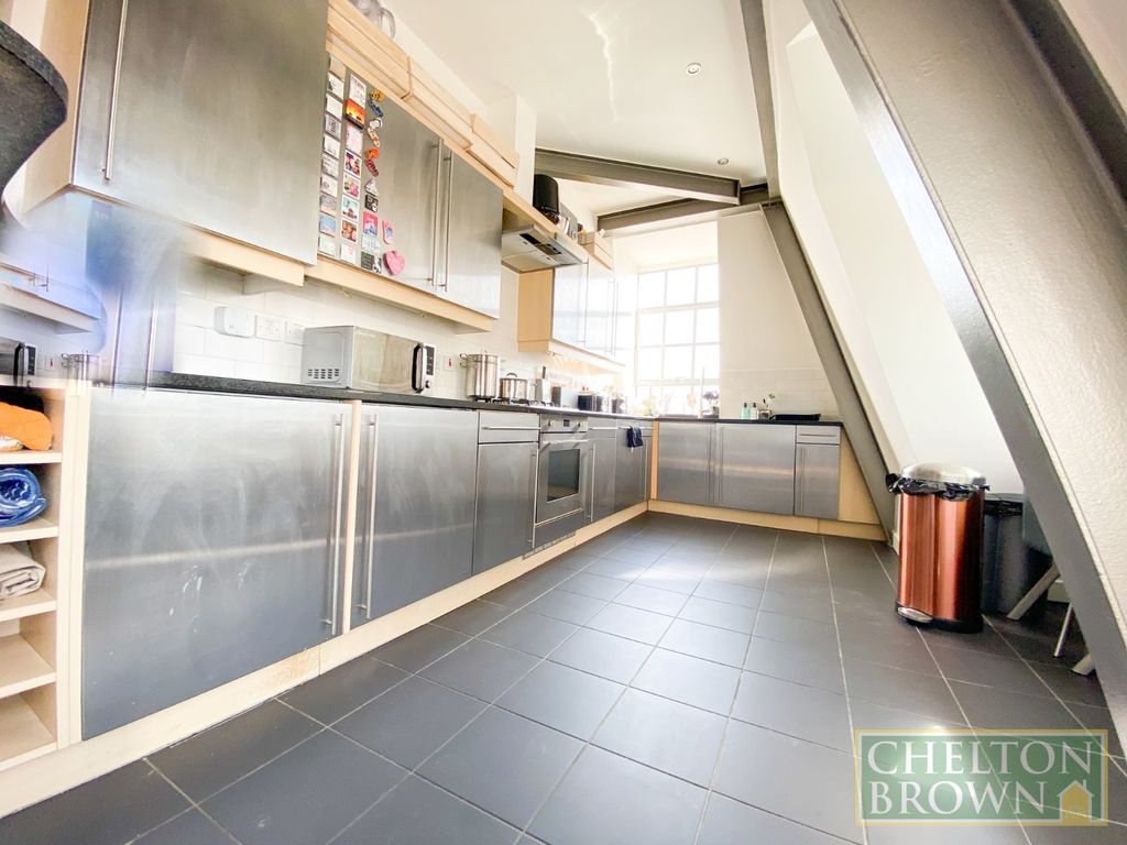 Property photo 3 of 27 Kitchen