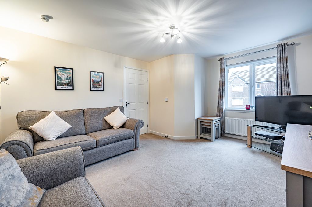 Property photo 2 of 35