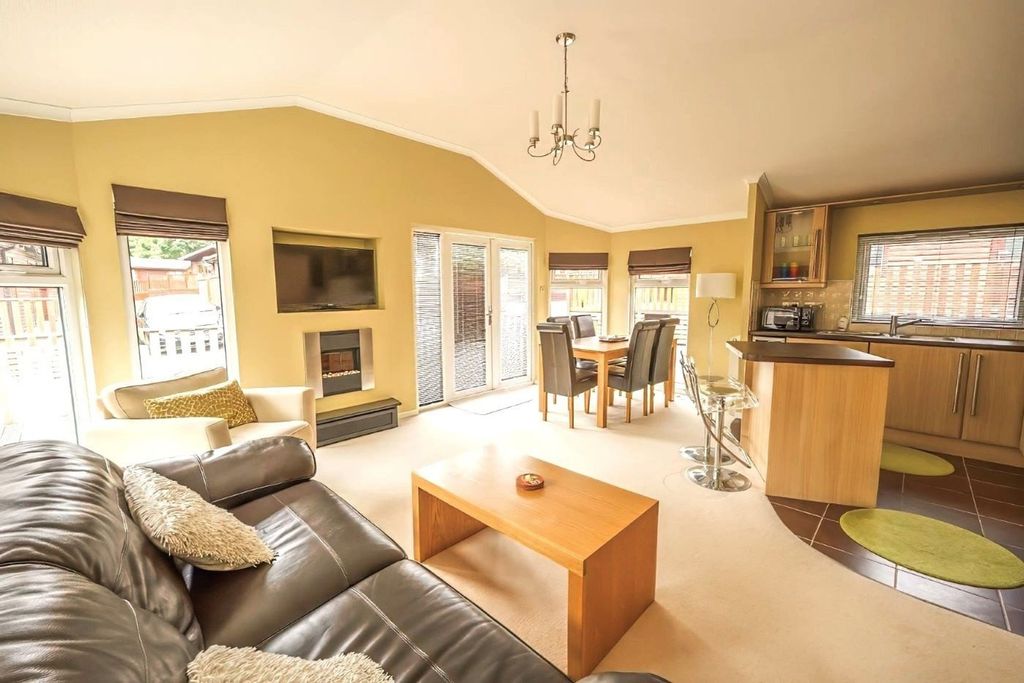 Property photo 2 of 11 Lounge Area