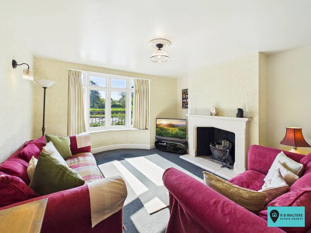 Property photo 2 of 32 Living Room