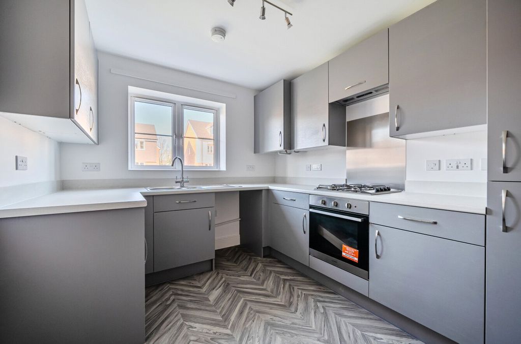 Property photo 2 of 8 Picture No. 11