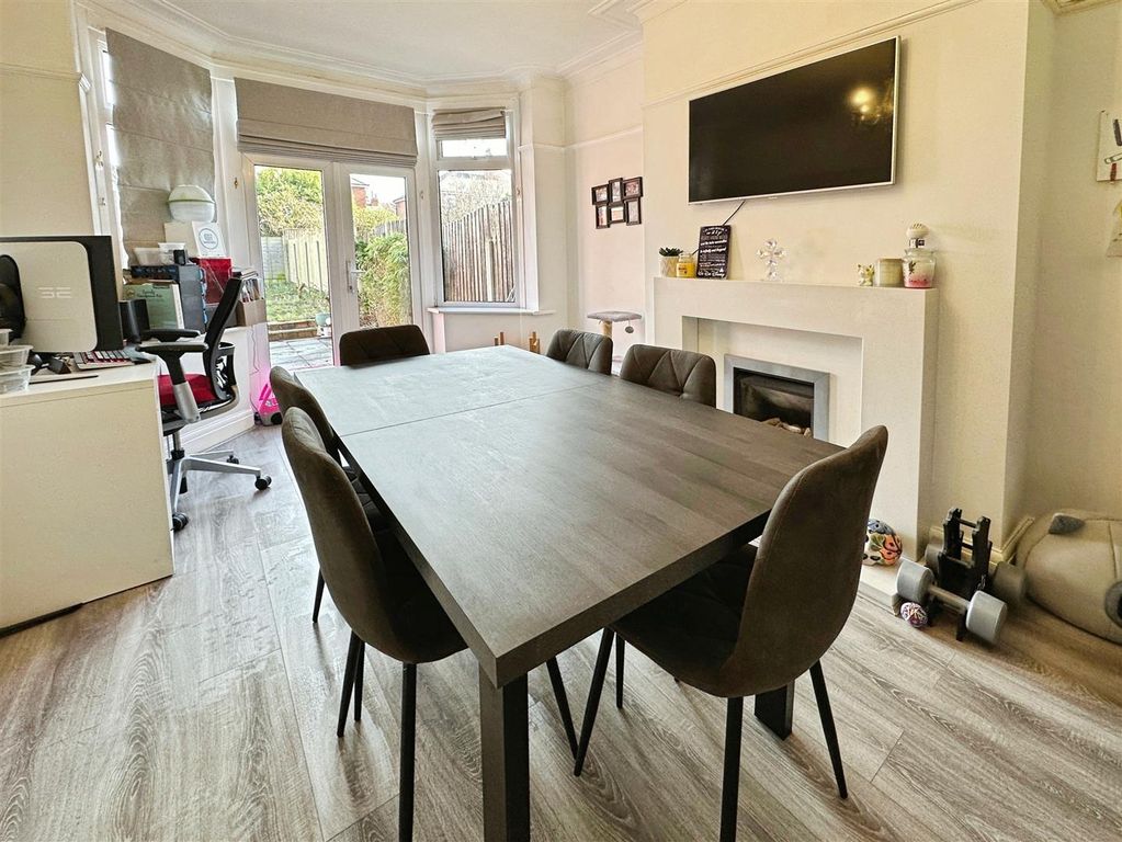 Property photo 3 of 12 Dining Area