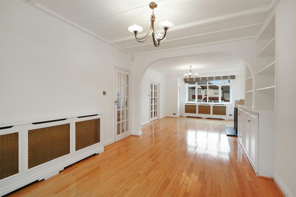 Property photo 3 of 15 42 St. Andrews Avenue Wembley Ha0 2Qd - 001.Jpg