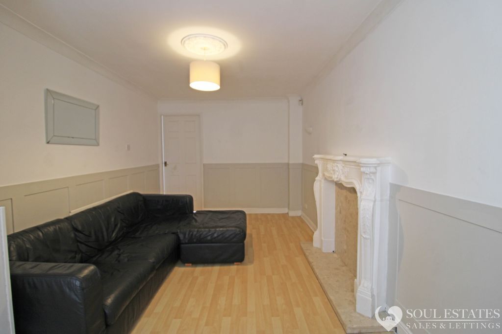 Property photo 2 of 16 Lounge