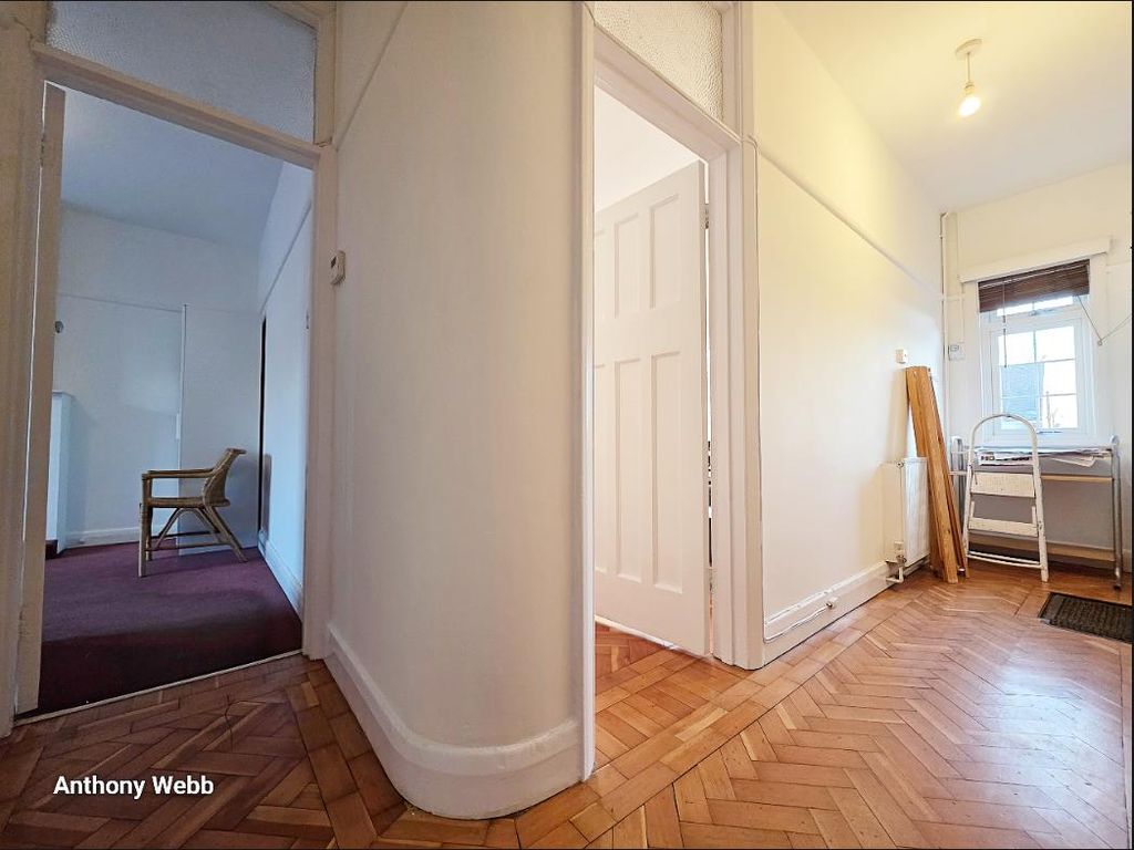 Property photo 3 of 10 Hallway