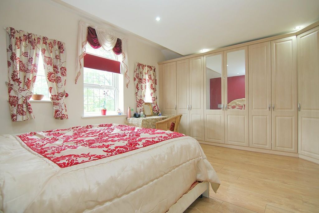 Additional image 19 of 5 bed detached house for saleSycamore Chase, Pudsey LS28
