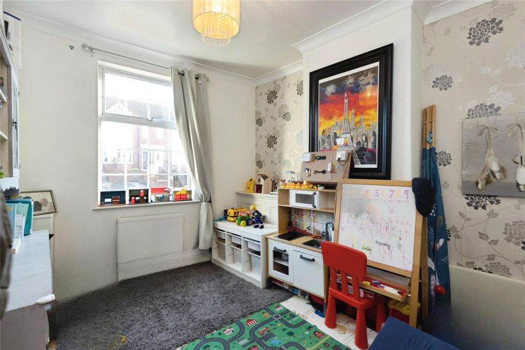 Property photo 3 of 9 Dining Room