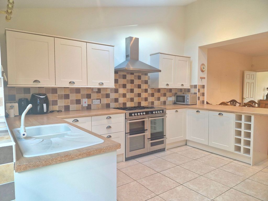 Property photo 2 of 26