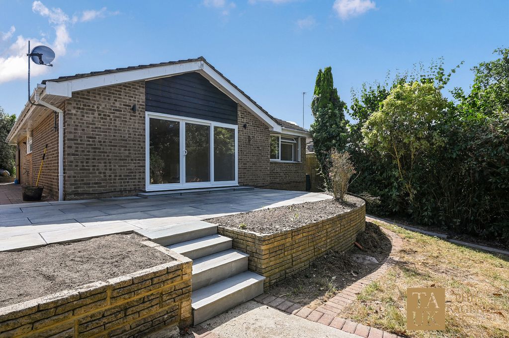 Property photo 1 of 34