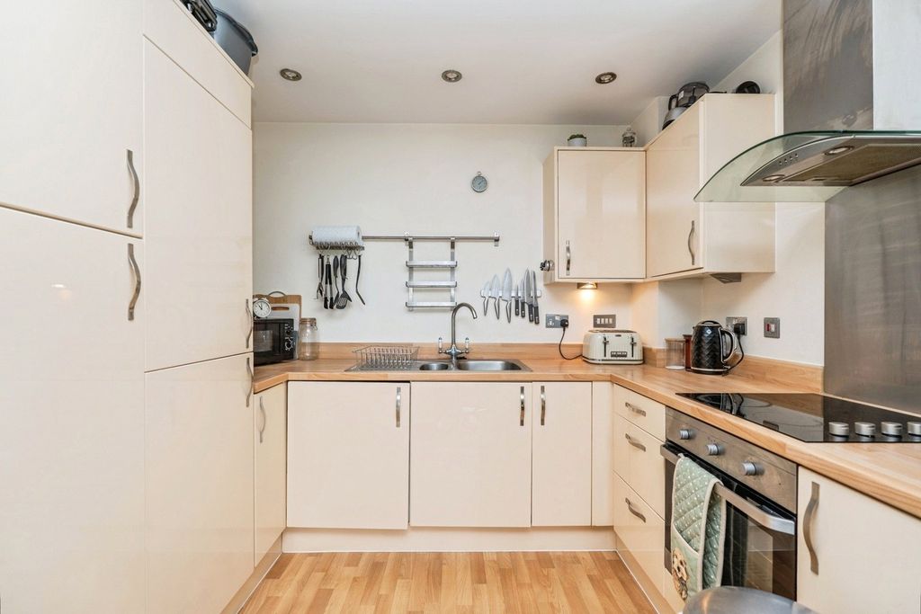 Property photo 3 of 14 Photo