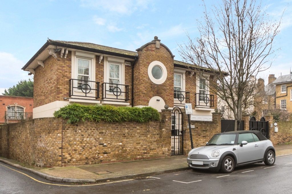 Property photo 1 of 12
