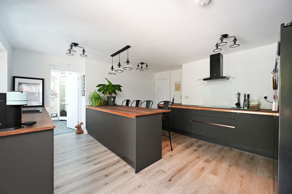 Property photo 3 of 25 Kitchen Diner