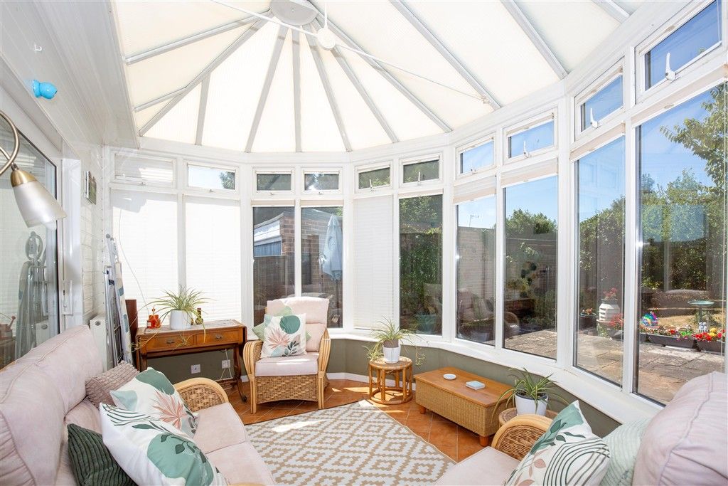 Property photo 3 of 18 Conservatory