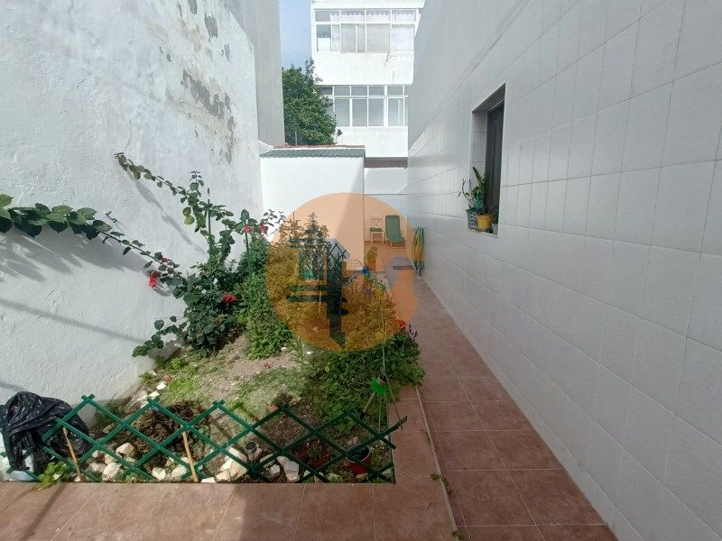 Property photo 2 of 32