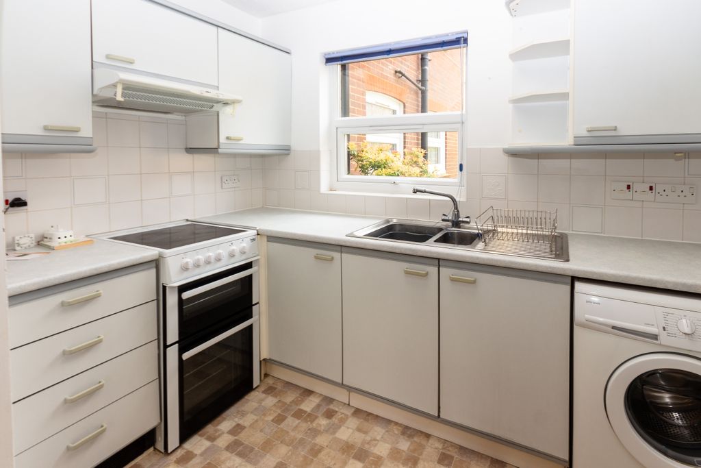 Property photo 3 of 10 Kitchen2