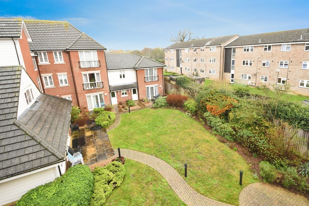 Property photo 3 of 17