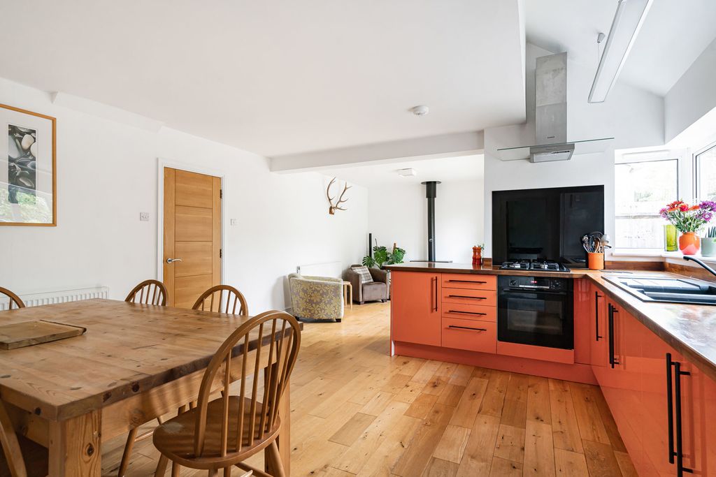 Property photo 2 of 16 33_94201.Jpg