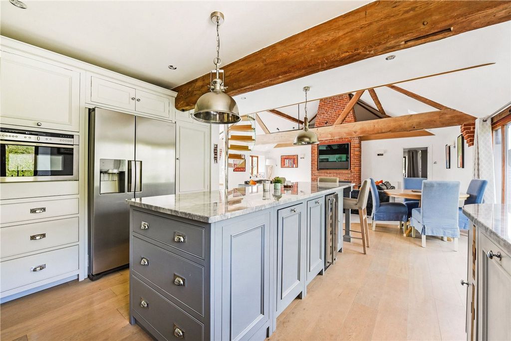 Property photo 2 of 25 Kitchen