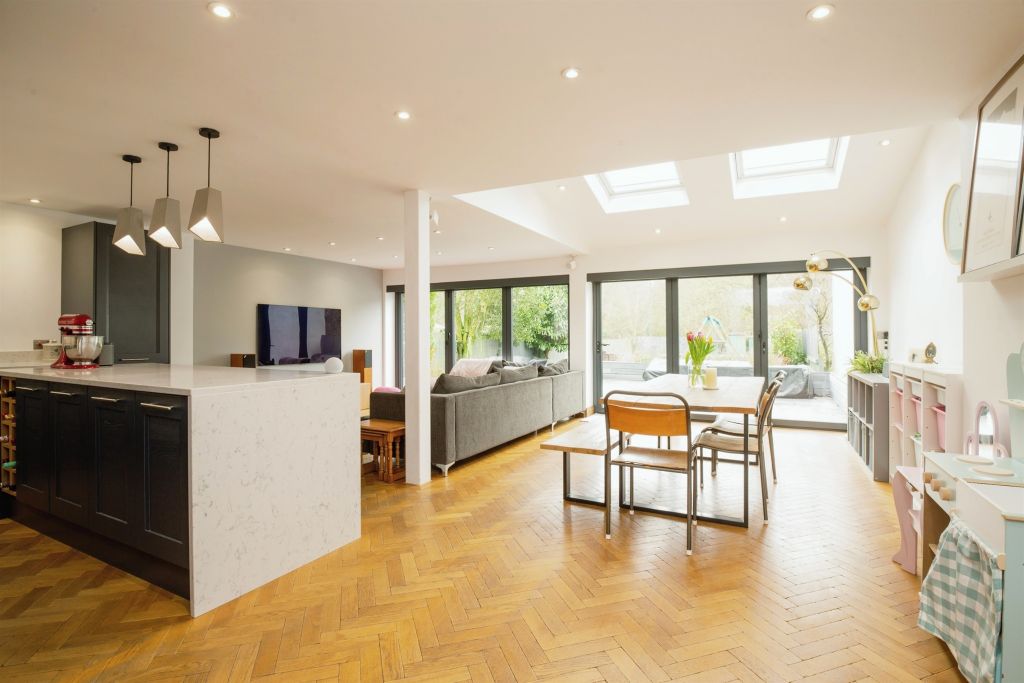 Property photo 2 of 21