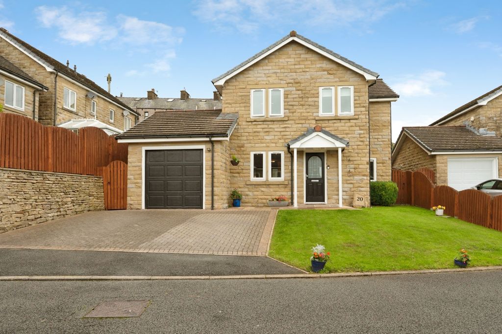 Property photo 1 of 16 Pbox-Img.Jpg